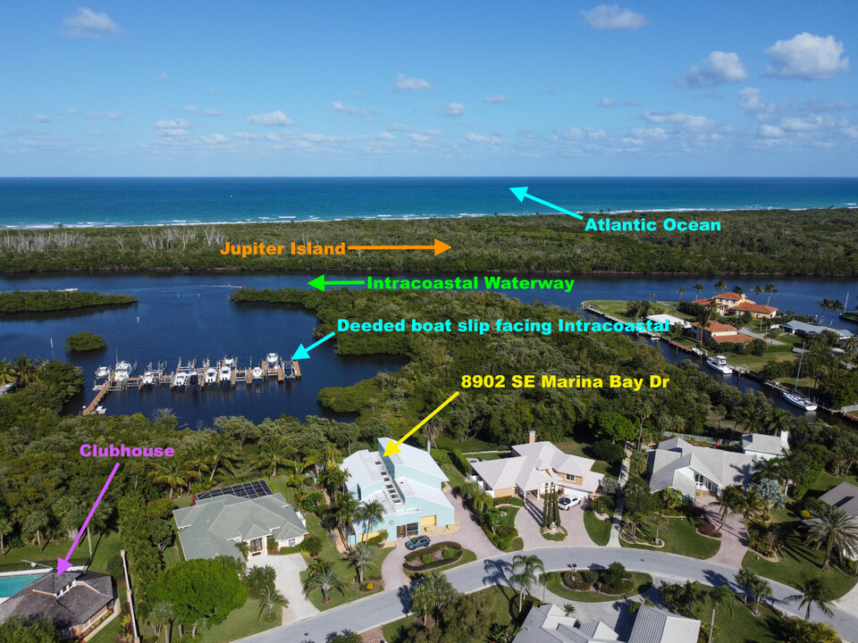 8902 SE Marina Bay Dr in Hobe Sound, FL - Foto de edificio