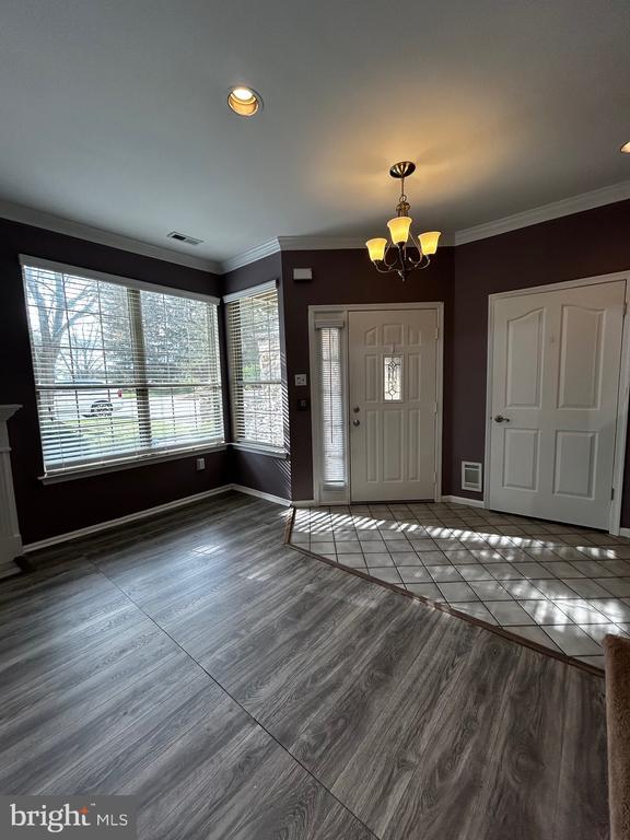 property at 1410 Stratford Ct