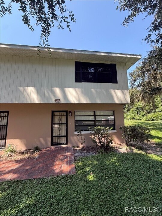 9469 W Milwaukee Ct in Crystal River, FL - Building Photo