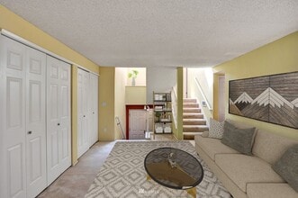 15212 Sunwood Blvd in Tukwila, WA - Building Photo - Building Photo