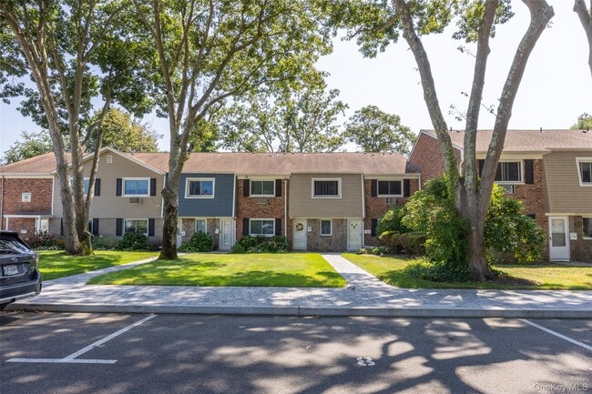 40 W 4th St in Patchogue, NY - Building Photo - Building Photo