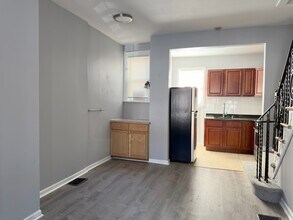 338 Snyder Ave in Philadelphia, PA - Building Photo - Building Photo