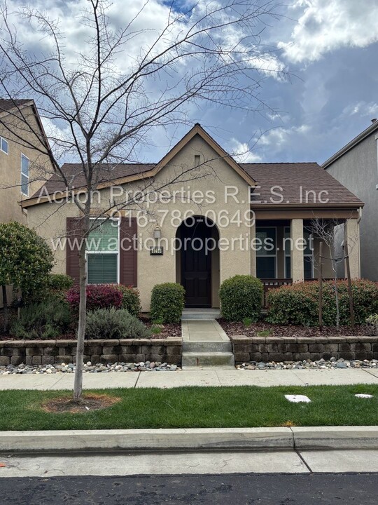 3208 Ardley Dr in Roseville, CA - Foto de edificio