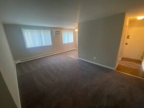 Avalon Court Apartments in Levittown, PA - Building Photo - Building Photo