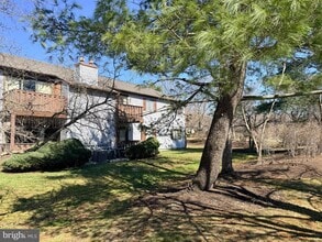 1008 Lindsey Ct in Evesham, NJ - Building Photo - Building Photo