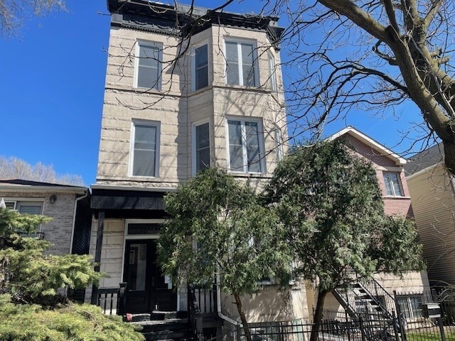 property at 1733 N Maplewood Ave