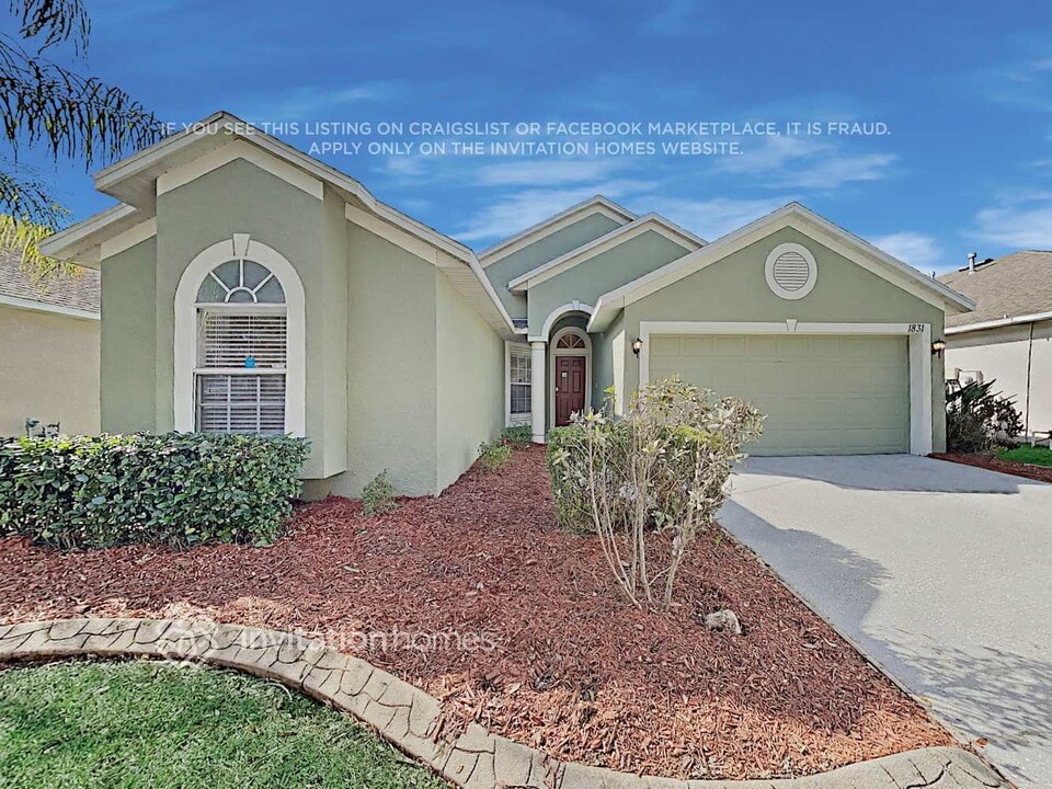 1831 Greystone Heights Dr in Valrico, FL - Building Photo