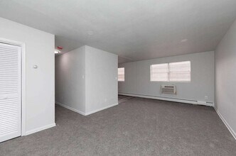 Alexander Arms Apartments in Drexel Hill, PA - Foto de edificio - Building Photo