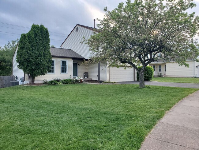14409 Coachway Dr in Centreville, VA - Building Photo - Building Photo