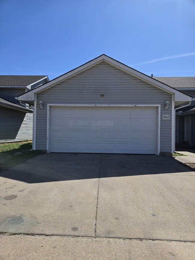 property at 4462 S Elizabeth Ave