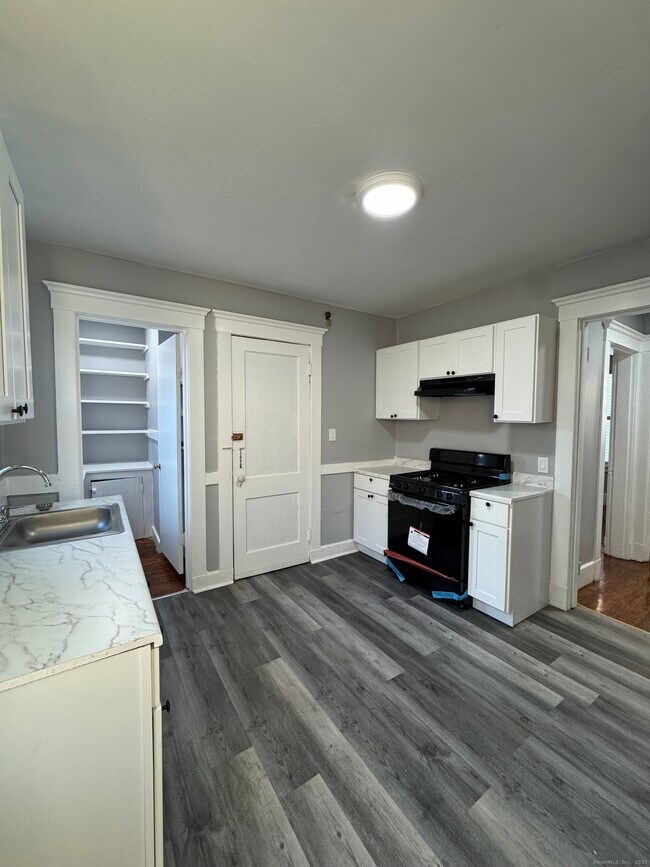 1528 Ella T Grasso Blvd in New Haven, CT - Building Photo - Building Photo