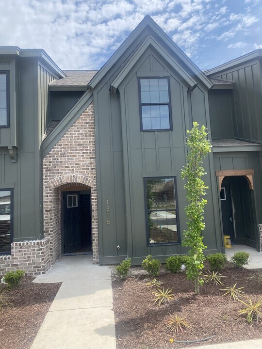 1316 US-1 in Florence, SC - Building Photo