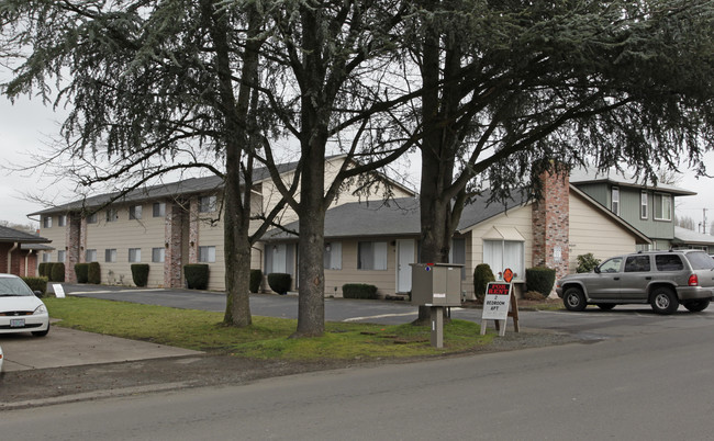 Aloha West Apartments in Beaverton, OR - Building Photo - Building Photo