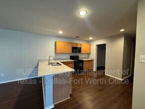 500 Brookbank Dr in Crowley, TX - Building Photo - Building Photo