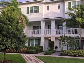 7089 Edison Pl in Palm Beach Gardens, FL - Foto de edificio - Building Photo