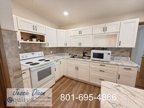 1875 W 3255 S in West Valley City, UT - Foto de edificio - Building Photo
