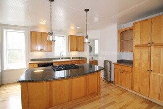 68 4th St in Dover, NH - Building Photo - Building Photo