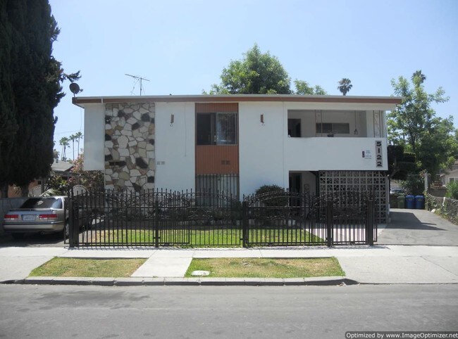 5122 Oakland Ave in Los Angeles, CA - Foto de edificio - Building Photo