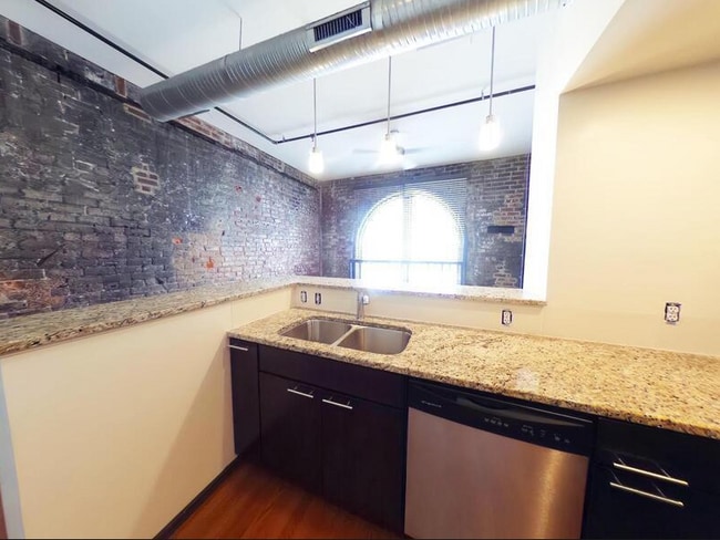 1011 W Marshall St in Richmond, VA - Building Photo - Building Photo