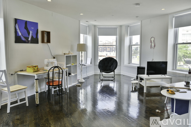 2450 N Milwaukee Ave, Unit 2 in Chicago, IL - Foto de edificio