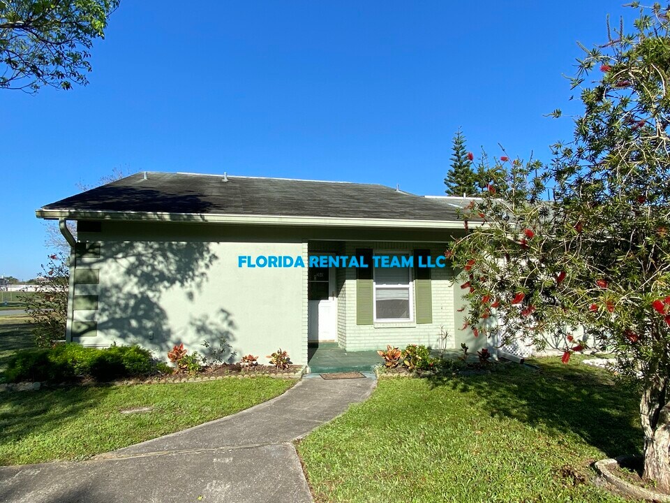 2849 Westmoreland Ct in New Port Richey, FL - Building Photo