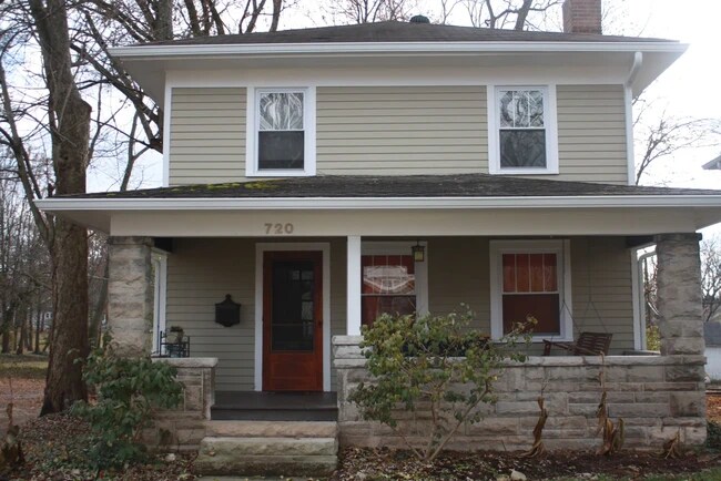 720 E Hunter Ave in Bloomington, IN - Foto de edificio - Building Photo