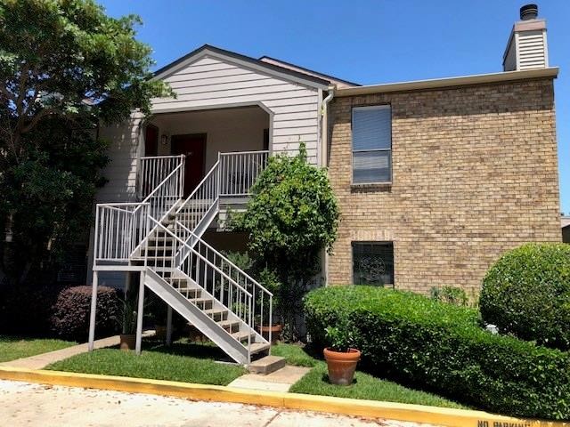 2025 Augusta Dr in Houston, TX - Foto de edificio