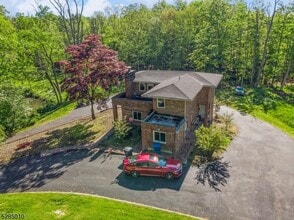 242 Lake Rd in Morristown, NJ - Building Photo - Building Photo
