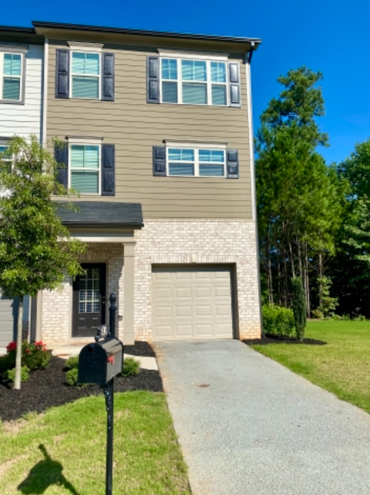 3141 Meadowstone Ln SW in Atlanta, GA - Foto de edificio