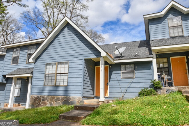 735 Oak Dr in Atlanta, GA - Building Photo - Building Photo