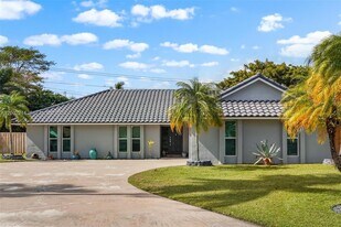 6975 Bianchini Cir in Boca Raton, FL - Building Photo