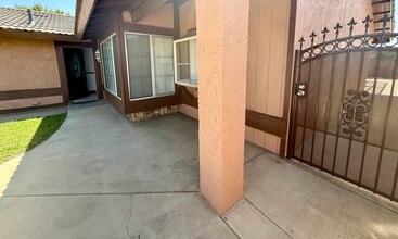 2920 Bixby Dr in Riverside, CA - Foto de edificio - Building Photo