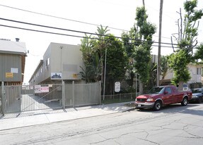 Villa Roma in Reseda, CA - Building Photo