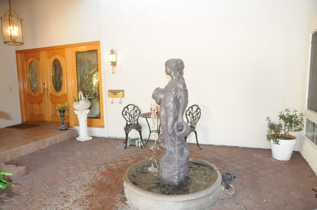 1902 Stonesgate St in Westlake Village, CA - Building Photo - Building Photo