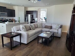 13811 Newman Stage in San Antonio, TX - Building Photo - Building Photo