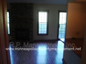 14345 Bedford Dr in Eden Prairie, MN - Building Photo - Building Photo