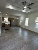 609 N Emerald Ave in Edinburg, TX - Building Photo