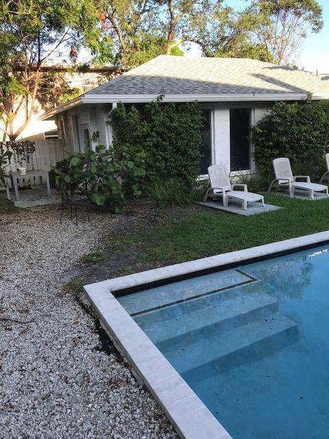 417 SW 11th Ave, Unit Guest Cottage in Miami, FL - Building Photo