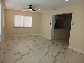 378-378 78th Ave NE in St. Petersburg, FL - Building Photo - Building Photo