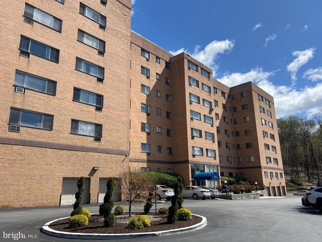 1517 Hill Rd in Reading, PA - Building Photo - Building Photo