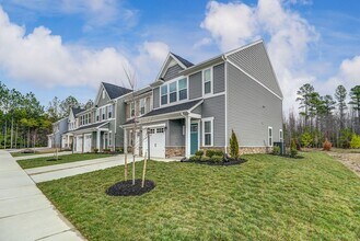 12625 Prestonfield Dr in Chester, VA - Building Photo - Building Photo