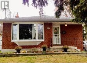 147 Lupin Dr in Whitby, ON - Building Photo