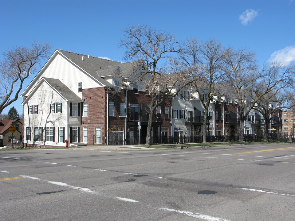 Row Houses at Snelling in St. Paul, MN - Building Photo