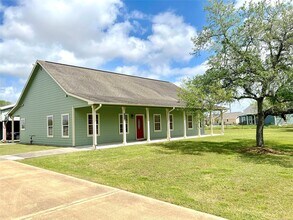 4212 County Rd 182 in Alvin, TX - Building Photo - Building Photo
