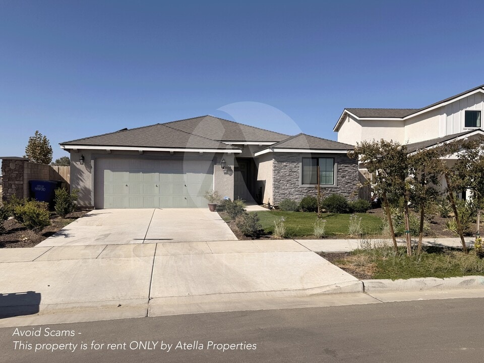 1613 S. Dinkey Creek Rd in Hanford, CA - Building Photo