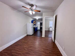 1 Sidney St in Houston, TX - Building Photo - Building Photo