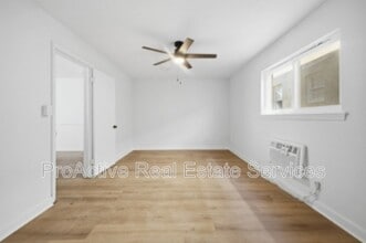 2065 E Ocean View Ave in Norfolk, VA - Building Photo - Building Photo