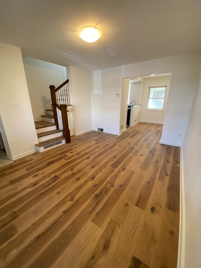 property at 3353 Alden Pl NE