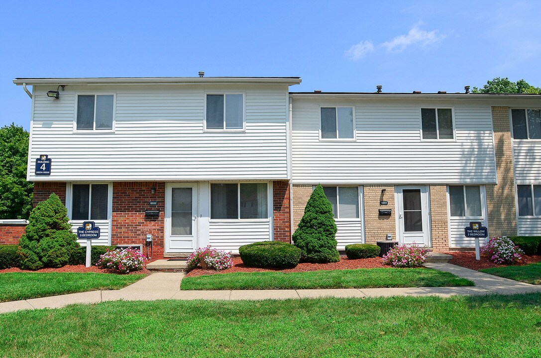 The Hamptons of Brownstown Apartments in Brownstown, MI - Building Photo