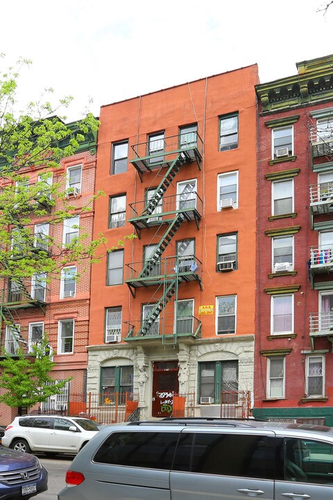 123 Henry St in New York, NY - Building Photo